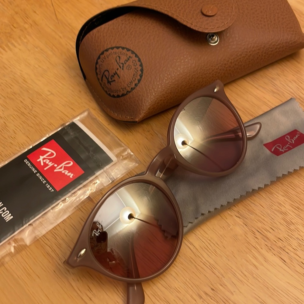 Pink Ray Bans
